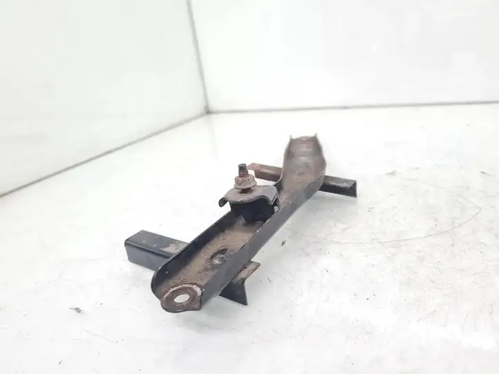 Toyota Avensis T250 (2006 - 2009) Держатель аккумулятора — фото 3