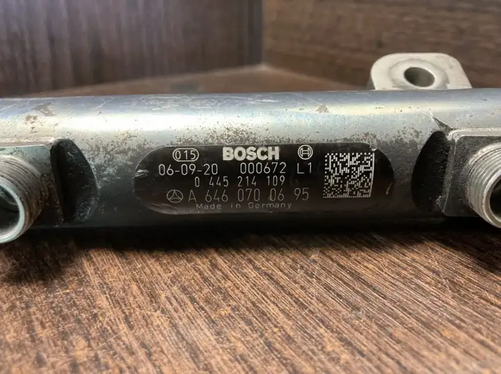 Mercedes-Benz Sprinter W906 (2006 - 2018) 0445214109 Топливная рампа — фото 7