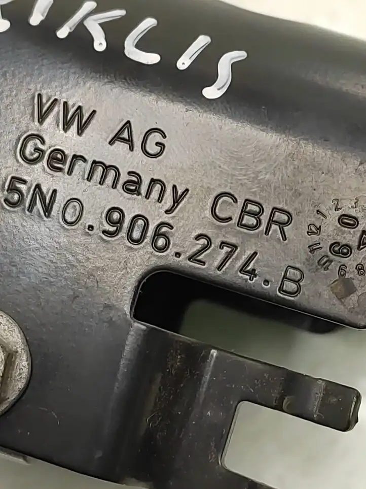 Volkswagen PASSAT B6 (2005 - 2010) 5N0906274B Кронштейн топливного насоса — фото 4