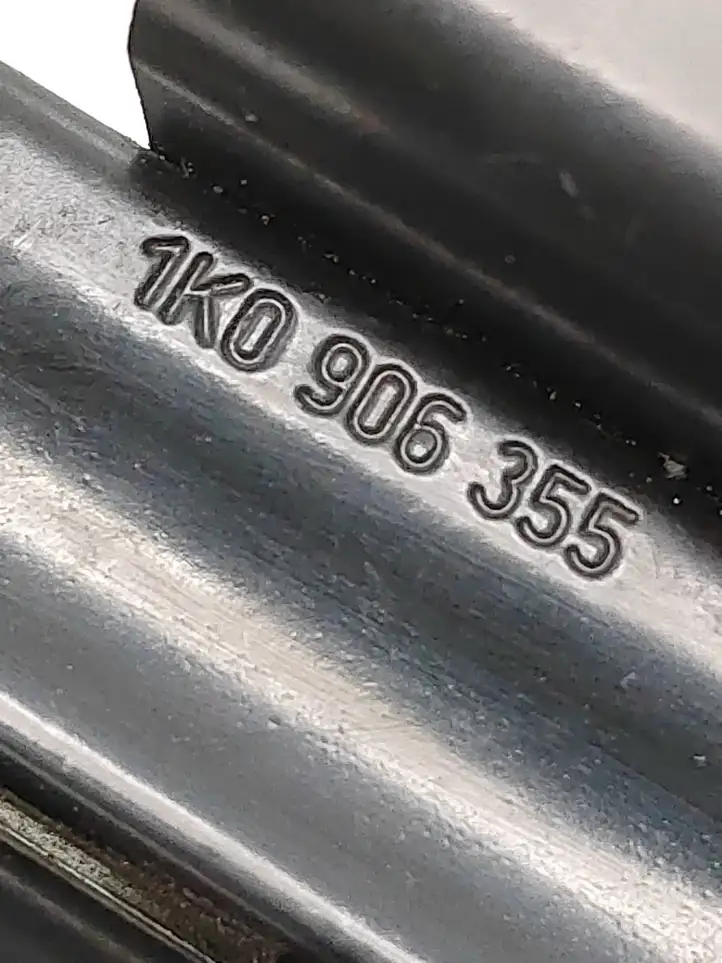 Volkswagen PASSAT B6 (2005 - 2010) 5N0906274B Кронштейн топливного насоса — фото 6