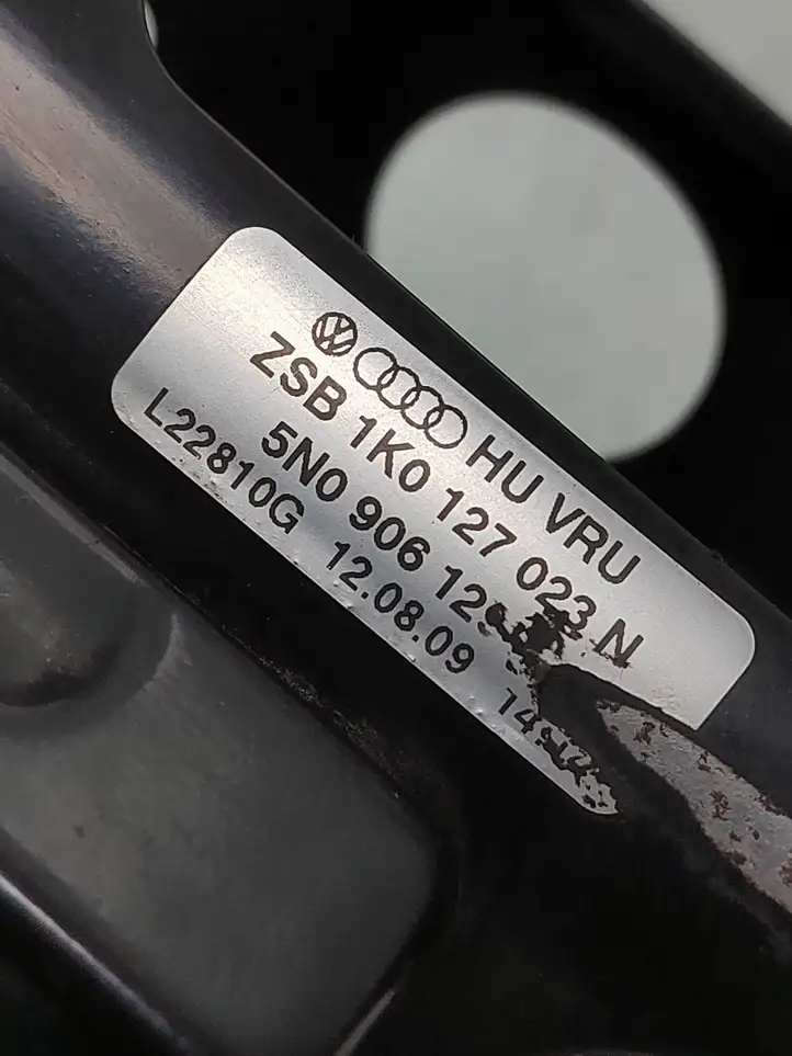 Volkswagen PASSAT B6 (2005 - 2010) 5N0906274B Кронштейн топливного насоса — фото 7