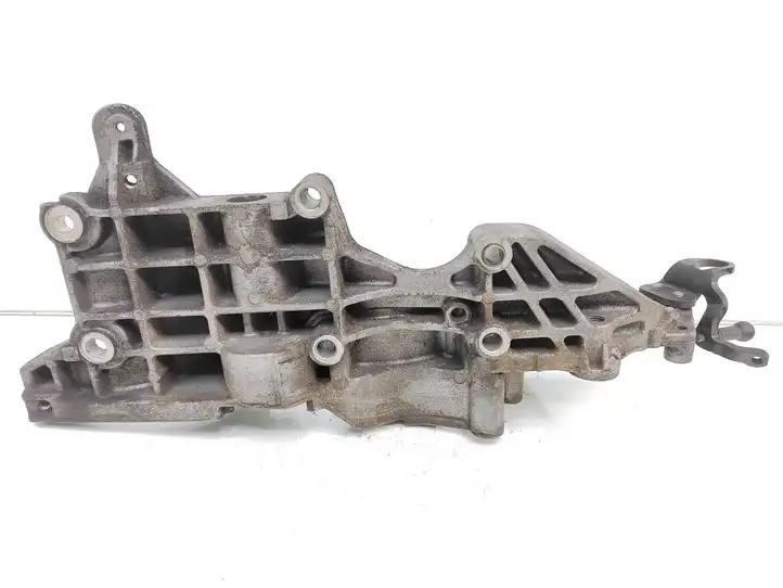 Volkswagen PASSAT B6 (2005 - 2010) 03L903143D Кронштейн топливного насоса — фото 3