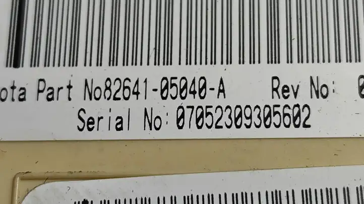 Toyota Avensis T250 (2006 - 2009)  8264105040A Ящик предохранителей (комплект)