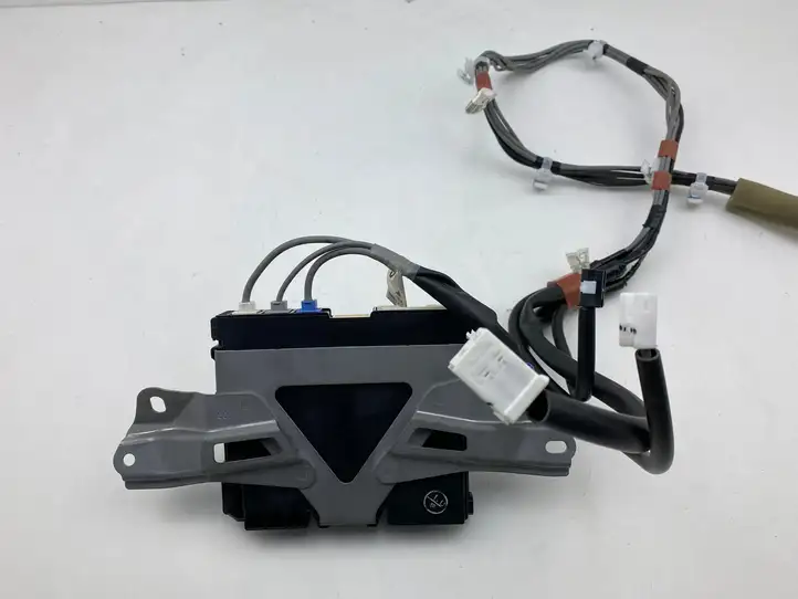 Toyota Prius Prime (2017 - ) 8674047101 Блок GSM — фото 4