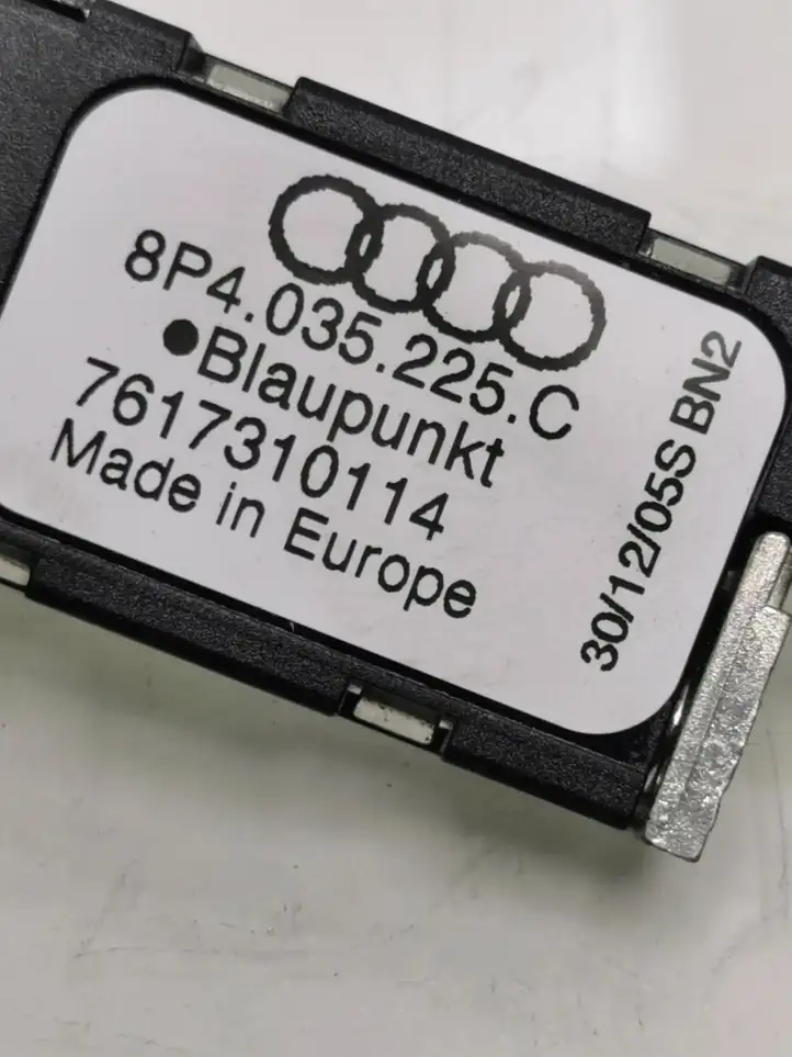 Audi A3/S3 8P (2008 - 2013) 8P4035225C Усилитель антенны — фото 5