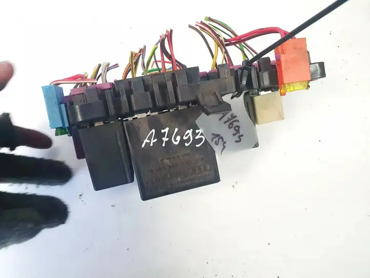 Skoda Superb B5 (3U) (2001 - 2008) 8d0937503e Блок предохранителей (комплект) — фото 2