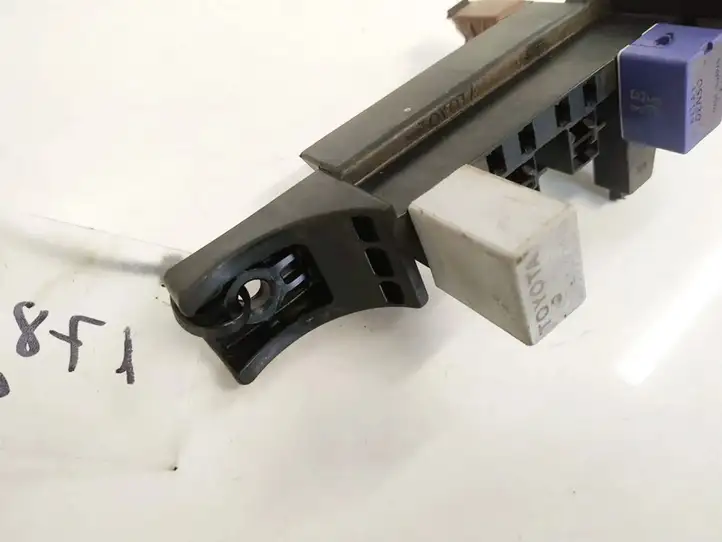 Toyota Avensis T250 (2003 - 2006) 8198005040 Блок предохранителей (комплект) — фото 3