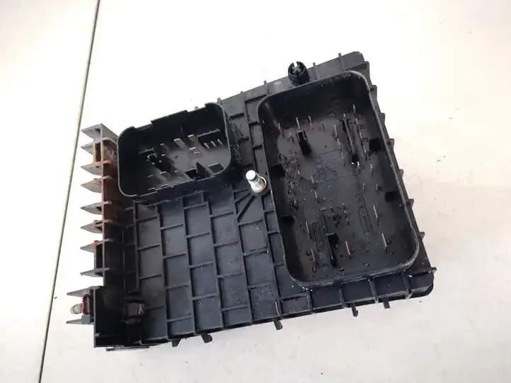 Volkswagen Golf V (2003 - 2009) 1k0937124h Блок предохранителей (комплект) — фото 2