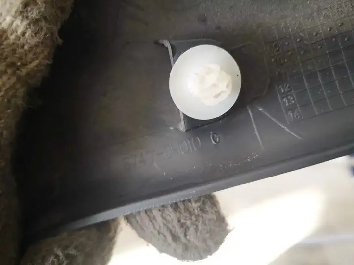 Toyota Aygo (2005 - 2008)  674910h010 Другая деталь салона