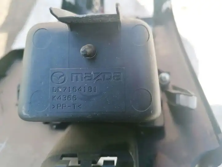 Mazda 2 (2007 - 2010) DF7164181 Прочие детали салона — фото 3
