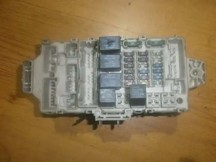 Mitsubishi Galant (1997 - 2003) mr537990 Блок предохранителей (комплект) — фото 1