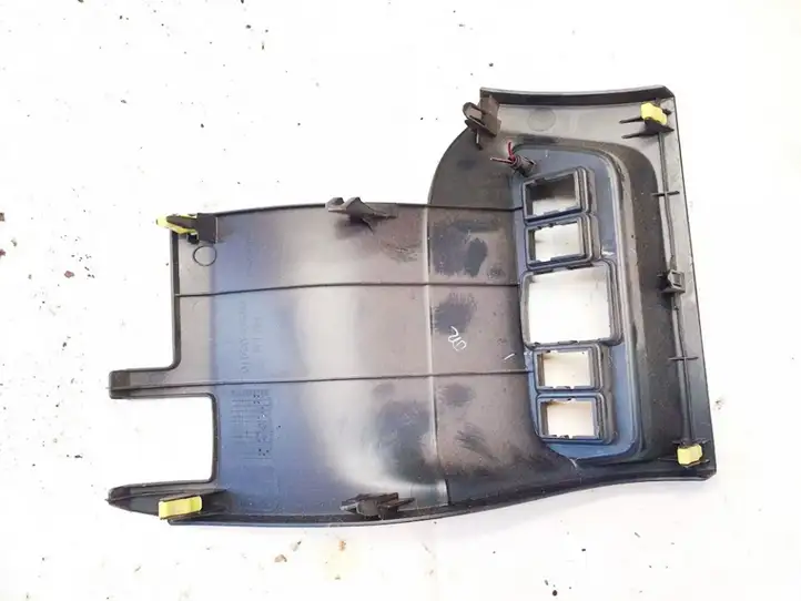 Toyota Auris 150 (2006 - 2012) 5554502010 Прочие детали салона — фото 2