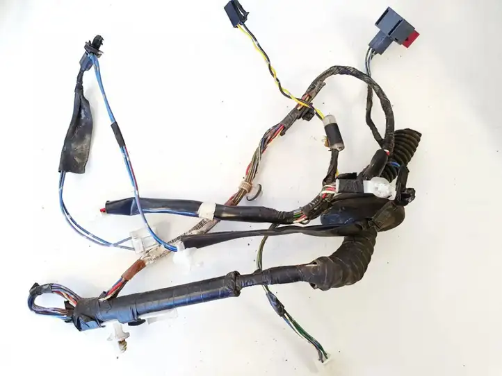 Toyota Avensis T220 (2000 - 2003) 8215305170 Прочая электропроводка — фото 2
