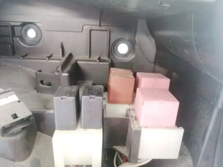 Renault Scenic II -  Grand scenic II (2003 - 2006)   Ящик предохранителей (комплект)