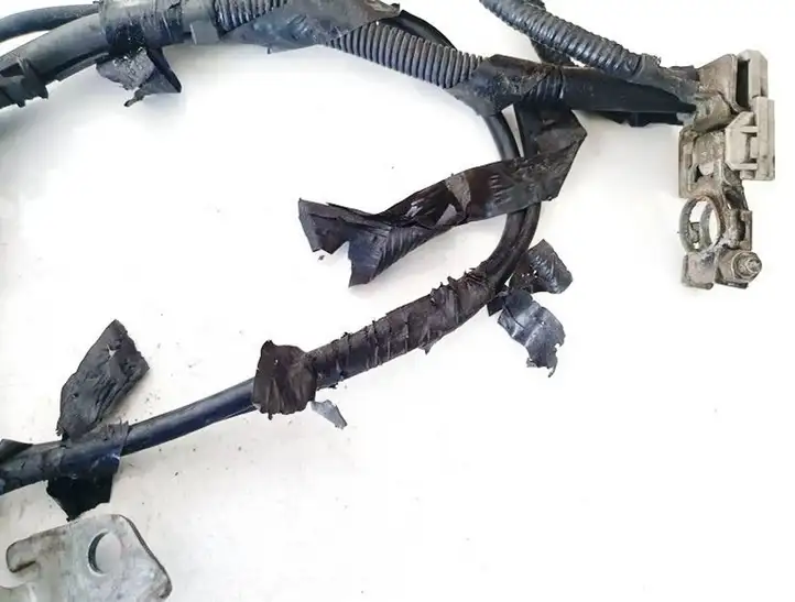 Subaru Legacy (2009 - 2013) 70346320 Плюсовой провод аккумулятора — фото 2