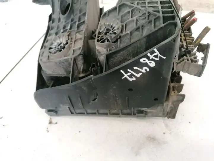 Skoda Octavia Mk2 (1Z) (2004 - 2013)  017181301 Ящик предохранителей (комплект)