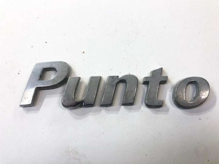 Fiat Punto (188) Gamintojo ženkliukas/ modelio raidės