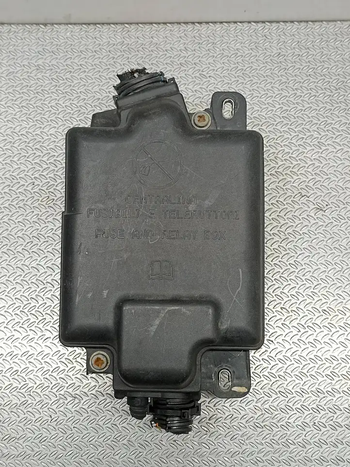Fiat Punto (188) (1999 - 2010) 735471684 Блок предохранителей — фото 2