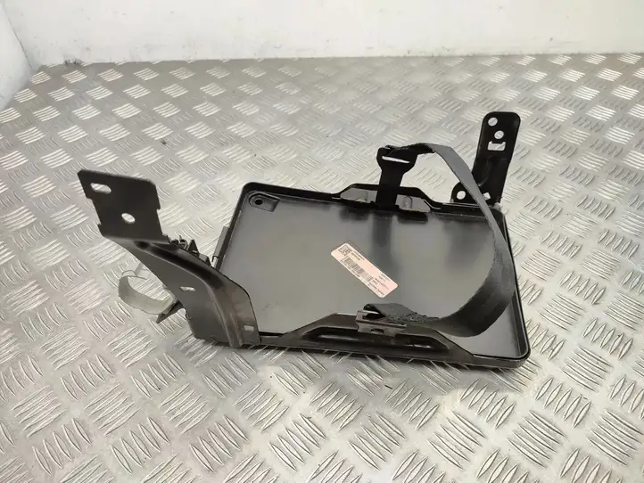 Jeep Compass (2017 - ) E02294030BLR Площадка аккумулятора — фото 1