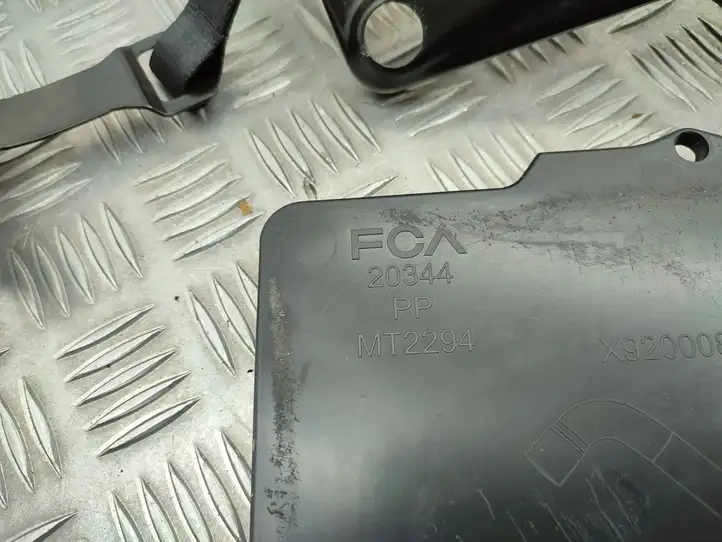 Jeep Compass (2017 - ) E02294030BLR Площадка аккумулятора — фото 9