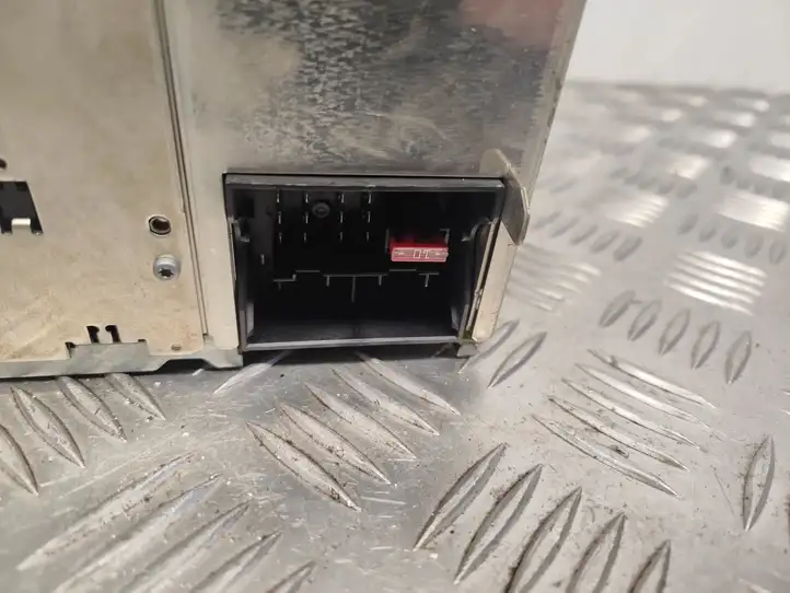 Volkswagen PASSAT B6 (2005 - 2010)  1K0035186R Радио/ проигрыватель CD/DVD / навигация