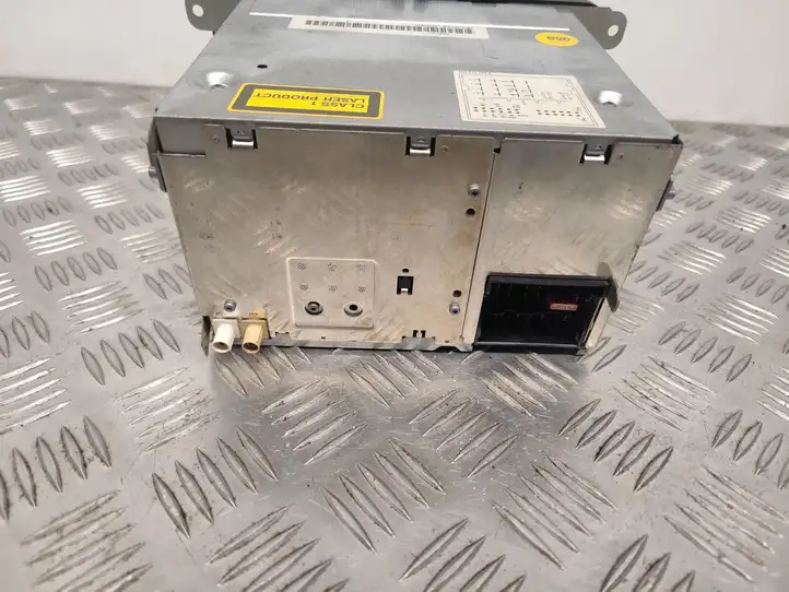 Volkswagen PASSAT B6 (2005 - 2010)  1K0035186R Радио/ проигрыватель CD/DVD / навигация