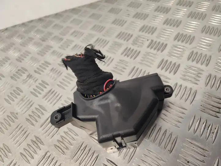 Volkswagen PASSAT B6 (2005 - 2010) Блок предохранителей — фото 4