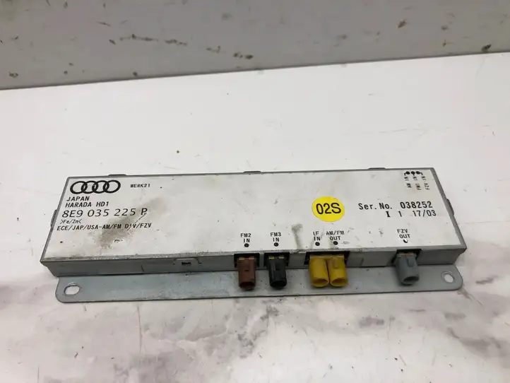 Audi A4 S4 B6 8E 8H (2000 - 2006) 8E9035225P Усилитель антенны — фото 1