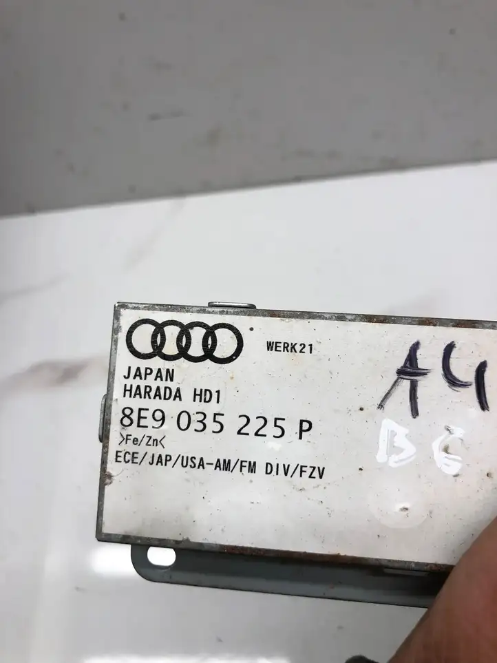 Audi A4 S4 B6 8E 8H (2000 - 2006) 8E9035225P Усилитель антенны — фото 3