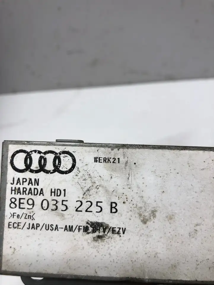 Audi A4 S4 B6 8E 8H (2000 - 2006) 8E9035225B Усилитель антенны — фото 3