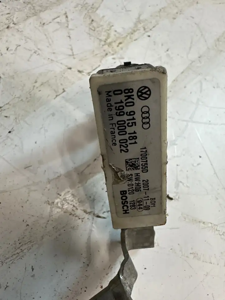 Audi A4 S4 B8 8K (2007 - 2011) 8K0915181 Плюсовой провод аккумулятора — фото 2