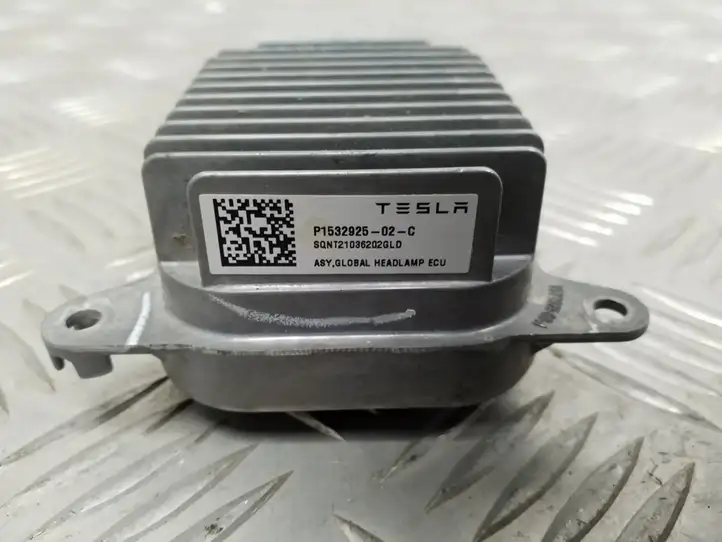 Tesla Model 3 (2017 - 2023) P153292502C Блок управления светом — фото 2