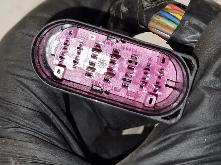 Seat Toledo III (5P) (2004 - 2009)  3C0906379 Проводка двигателя