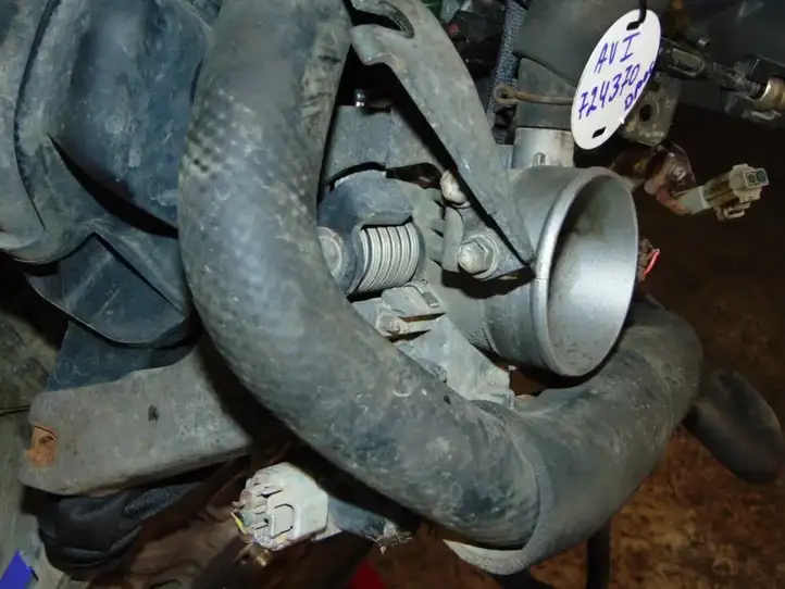 Toyota Avensis T220 (2000 - 2003) 222100D050 Дроссельная заслонка — фото 2