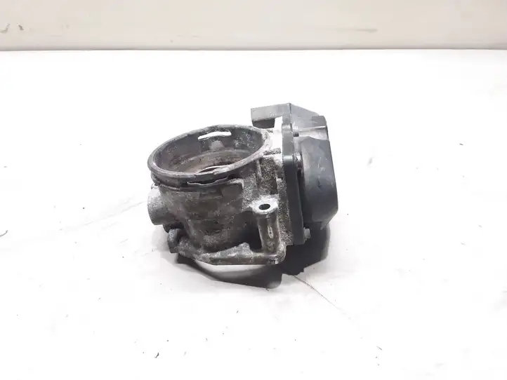 Volkswagen Golf V (2003 - 2009) 03G128063G Дроссельная заслонка — фото 3