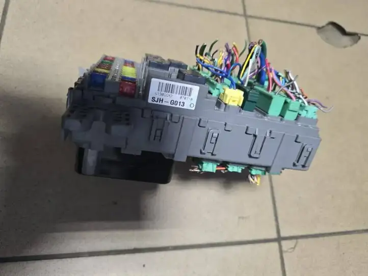 Honda FR-V (2004 - 2009) 38650SJDG02 Блок предохранителей (комплект) — фото 4