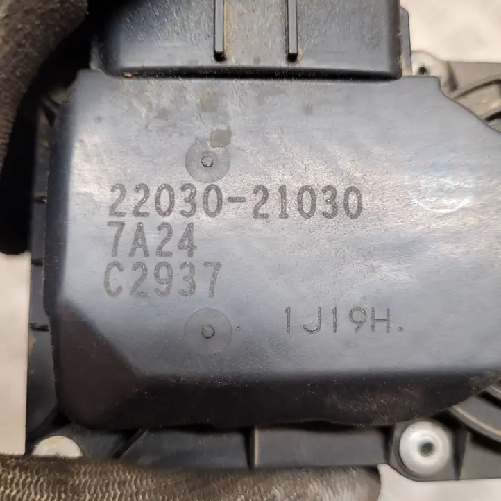 Toyota Yaris (2005 - 2009) 2203021030 Дроссельная заслонка — фото 3