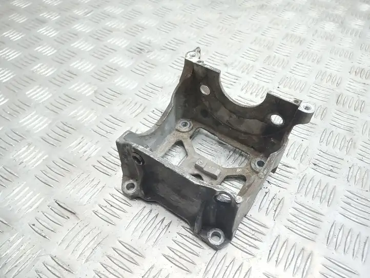Land Rover Discovery 3 - LR3 (2004 - 2009) 7H2Q9346DB Кронштейн топливного насоса — фото 1