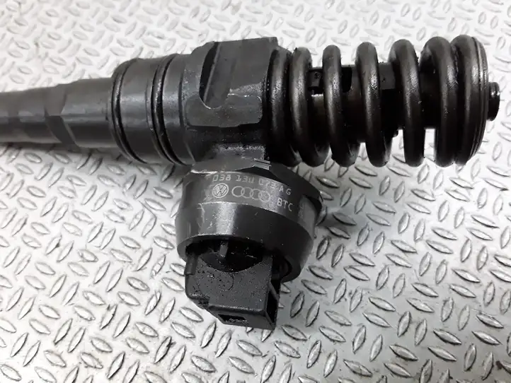 Volkswagen Touran I (2003 - 2010) 038130073AG Форсунка — фото 3