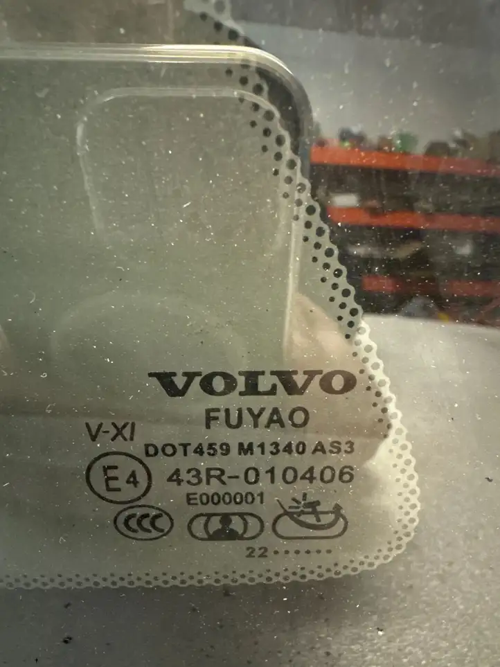 Volvo XC60 (2017 - ) 32314865 Заднее боковое стекло — фото 2