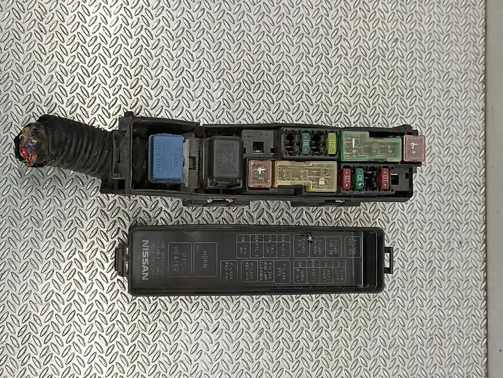 Nissan Juke I F15 (2010 - 2018) 7154722330 Блок предохранителей — фото 1