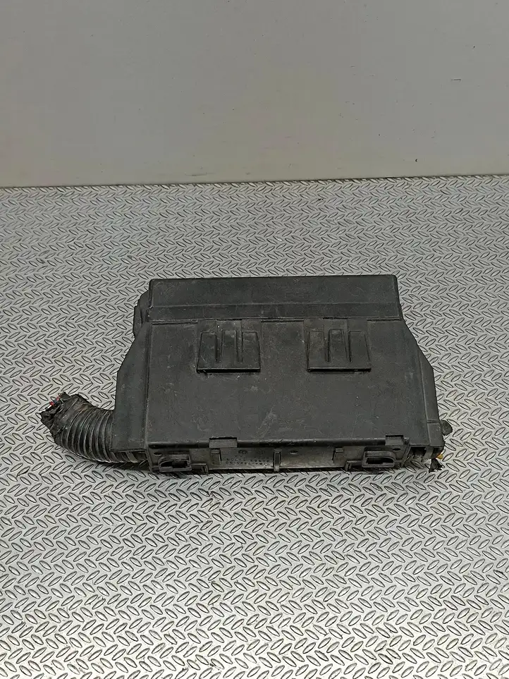 Nissan Juke I F15 (2010 - 2018) 7154722330 Блок предохранителей — фото 3