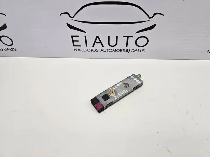 Mercedes-Benz C W204 (2007 - 2014) A2048200089 Усилитель антенны — фото 5
