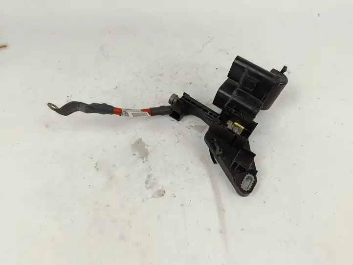 BMW 1 F20 F21 (2011 - 2019) 86168108 Плюсовой провод аккумулятора — фото 4