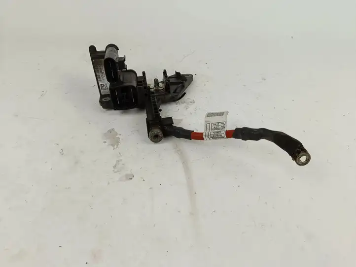 BMW 1 F20 F21 (2011 - 2019) 86168108 Плюсовой провод аккумулятора — фото 6