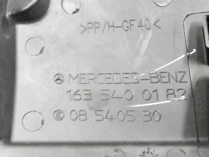 Mercedes-Benz ML W163 (1997 - 2005) A1635842421 Крышка ящика предохранителей — фото 3