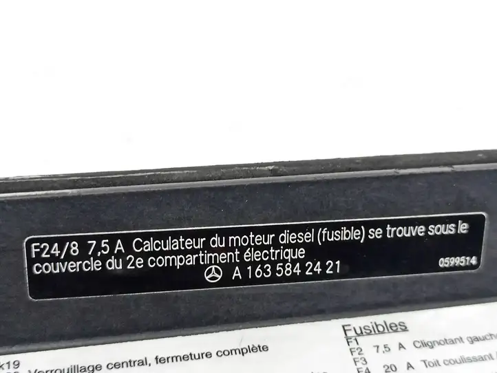 Mercedes-Benz ML W163 (1997 - 2005) A1635842421 Крышка ящика предохранителей — фото 11