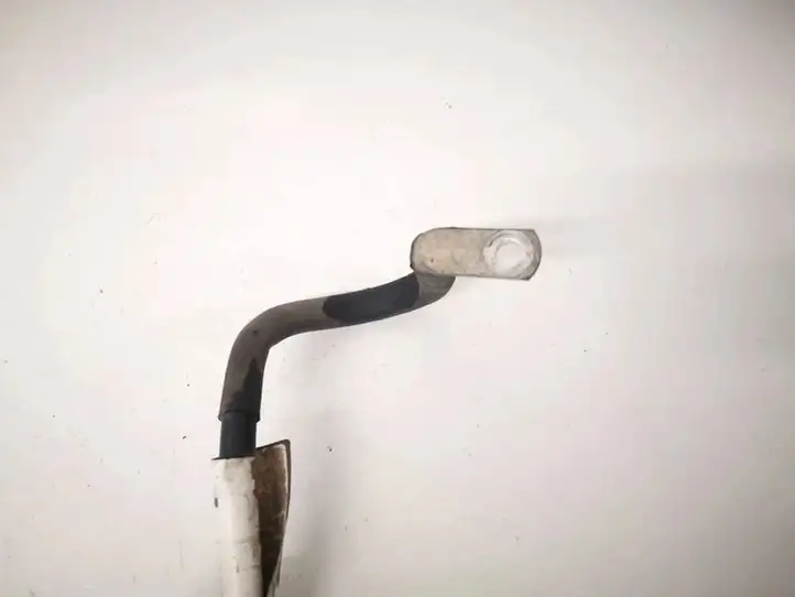 Seat Altea (2004 - 2009) Плюсовой провод аккумулятора — фото 3