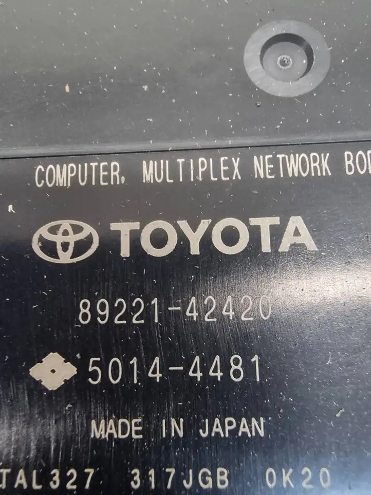 Toyota RAV 4 (XA50) (2018 - ) 8922142420 Блок предохранителей (комплект) — фото 5