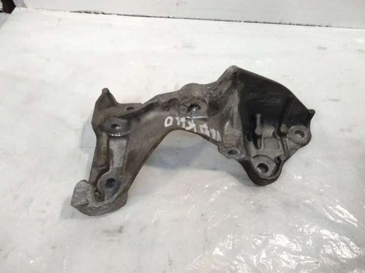 147177968R Nissan Qashqai Kita variklio skyriaus detalė